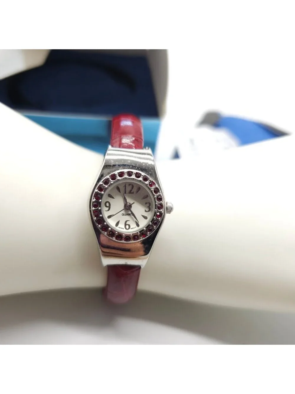 2005 Avon January Red Garnet Birthstones W/Leather Hindge Cuff Ladies Watch